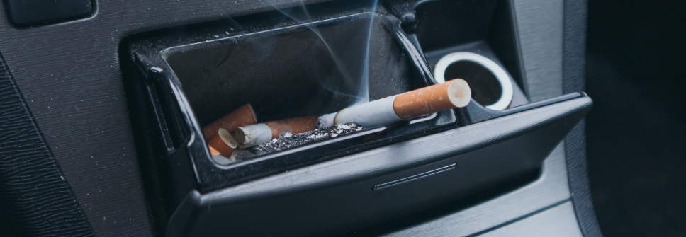 Ako odstrániť cigaretový zápach z auta
